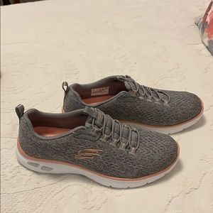 NWOT Skechers Relaxed Fit Empire Delux